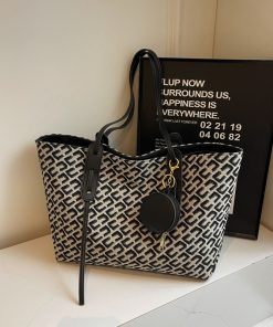 High-Capacity Women's Canvas Shoulder Tote Bag - Trendy Spring and Summer Commuting Handbag