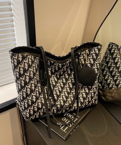 High-Capacity Women's Canvas Shoulder Tote Bag - Trendy Spring and Summer Commuting Handbag