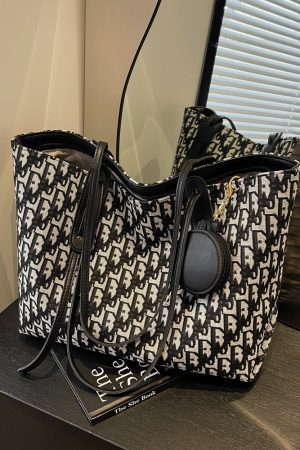 High-Capacity Women's Canvas Shoulder Tote Bag - Trendy Spring and Summer Commuting Handbag