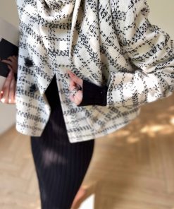 High-Design Double-Sided Wool Cloak Scarf Collar Short Coat for Winter - Stylish Prague Time Outerwear