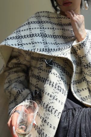 High-Design Double-Sided Wool Cloak Scarf Collar Short Coat for Winter - Stylish Prague Time Outerwear