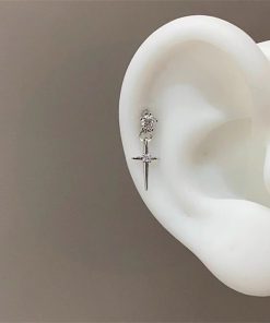 High-End 925 Silver Cross Meteor Flash Diamond Earrings - Minimalist Style Exquisite Ear Studs for Versatile Fashion Accessories