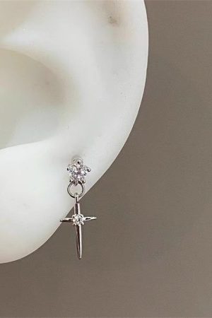 High-End 925 Silver Cross Meteor Flash Diamond Earrings - Minimalist Style Exquisite Ear Studs for Versatile Fashion Accessories