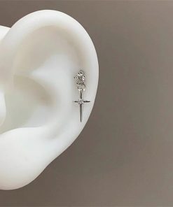 High-End 925 Silver Cross Meteor Flash Diamond Earrings - Minimalist Style Exquisite Ear Studs for Versatile Fashion Accessories