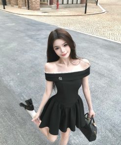 High-End Black One-Shoulder Dress for Women - French Style, Waist-Cinching, Spliced Short Skirt - Summer Fashion Essential