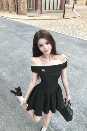 High-End Black One-Shoulder Dress for Women - French Style, Waist-Cinching, Spliced Short Skirt - Summer Fashion Essential