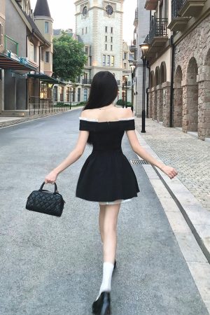 High-End Black One-Shoulder Dress for Women - French Style, Waist-Cinching, Spliced Short Skirt - Summer Fashion Essential