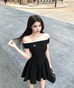 High-End Black One-Shoulder Dress for Women - French Style, Waist-Cinching, Spliced Short Skirt - Summer Fashion Essential