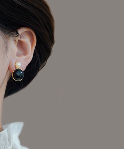High-End Black Round Stud Earrings with Unique Design, Retro Hong Kong Style, Pearl Gemstone Accents