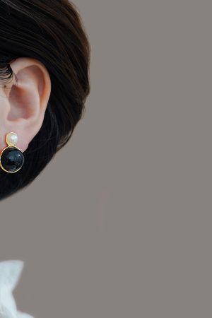 High-End Black Round Stud Earrings with Unique Design, Retro Hong Kong Style, Pearl Gemstone Accents