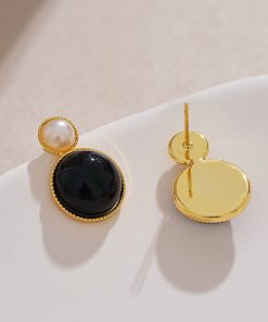 High-End Black Round Stud Earrings with Unique Design, Retro Hong Kong Style, Pearl Gemstone Accents