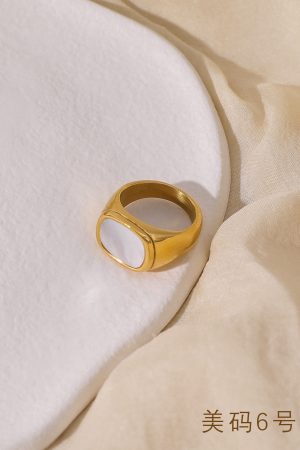 High-End Floating French White Shell Square Ring for Women, European American Gold Wide Band, Versatile Fashion Accessory