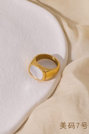 High-End Floating French White Shell Square Ring for Women, European American Gold Wide Band, Versatile Fashion Accessory