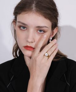 High-End Floating French White Shell Square Ring for Women, European American Gold Wide Band, Versatile Fashion Accessory