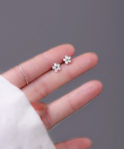 High-End Floral Screw Fastening Stud Earrings - Unique Niche Design Accessories for Girls - Trendy 2025 Fashion