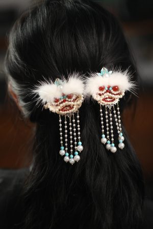 High-End Fluffy Lion Dance Hair Clips for Girls - Cute Ancient Style Hanfu Hair Accessories for Autumn and Winter 2025