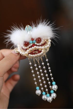 High-End Fluffy Lion Dance Hair Clips for Girls - Cute Ancient Style Hanfu Hair Accessories for Autumn and Winter 2025