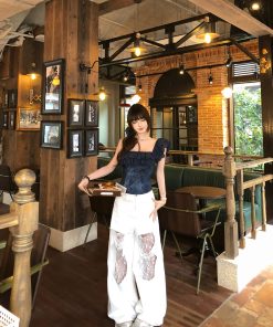 High-End French Lace Off-Shoulder T-Shirt for Women - Summer Slim Fit Waist-Defining Top, Elegant Floating World Elegy Style