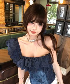 High-End French Lace Off-Shoulder T-Shirt for Women - Summer Slim Fit Waist-Defining Top, Elegant Floating World Elegy Style