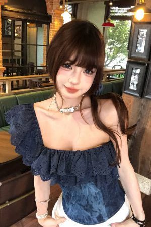 High-End French Lace Off-Shoulder T-Shirt for Women - Summer Slim Fit Waist-Defining Top, Elegant Floating World Elegy Style