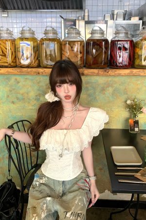 High-End French Lace Off-Shoulder T-Shirt for Women - Summer Slim Fit Waist-Defining Top, Elegant Floating World Elegy Style