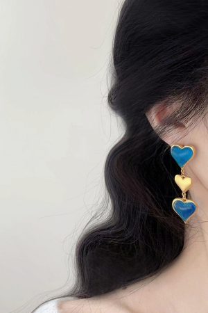 High-End French Retro Blue Heart Earrings - Fashionable Personality Accessories with Elegant Vintage Style
