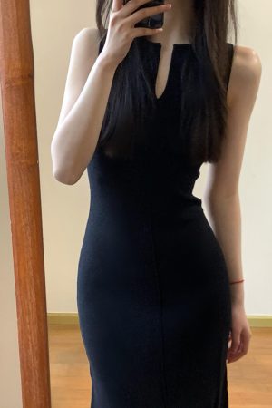 High-End French-Style Black Sleeveless Knitted Dress for Women with Waist-Cinching Inner Layer - Chic Summer Maxi Dress
