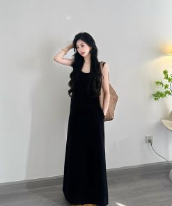 High-End French-Style Black U-Neck Sleeveless Dress for Women, Loose Slimming Knitted Long Skirt, Summer 2025 Fashion