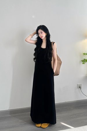 High-End French-Style Black U-Neck Sleeveless Dress for Women, Loose Slimming Knitted Long Skirt, Summer 2025 Fashion