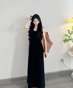 High-End French-Style Black U-Neck Sleeveless Dress for Women, Loose Slimming Knitted Long Skirt, Summer 2025 Fashion
