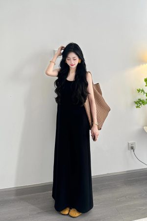 High-End French-Style Black U-Neck Sleeveless Dress for Women, Loose Slimming Knitted Long Skirt, Summer 2025 Fashion
