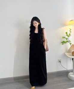 High-End French-Style Black U-Neck Sleeveless Dress for Women, Loose Slimming Knitted Long Skirt, Summer 2025 Fashion