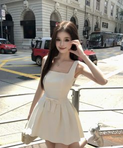 High-End French Style Square Neck Strap Dress for Women with Fitted Waist and Bow, Summer Short Skirt, Chic Fashion