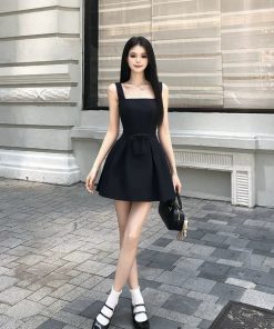 High-End French Style Square Neck Strap Dress for Women with Fitted Waist and Bow, Summer Short Skirt, Chic Fashion