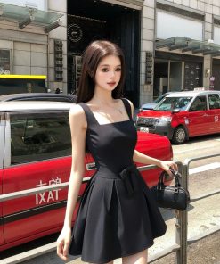 High-End French Style Square Neck Strap Dress for Women with Fitted Waist and Bow, Summer Short Skirt, Chic Fashion