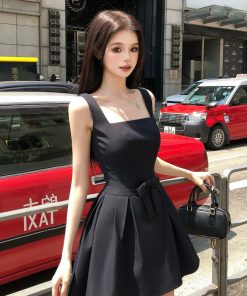 High-End French Style Square Neck Strap Dress for Women with Fitted Waist and Bow, Summer Short Skirt, Chic Fashion
