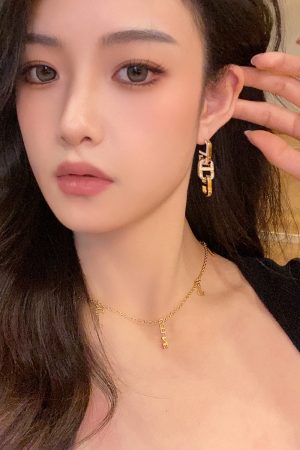 High-End Geometric Oval Linked Black and White Enamel Drip Glaze Diamond-Inlaid Gold-Plated Earrings for Elegant Style