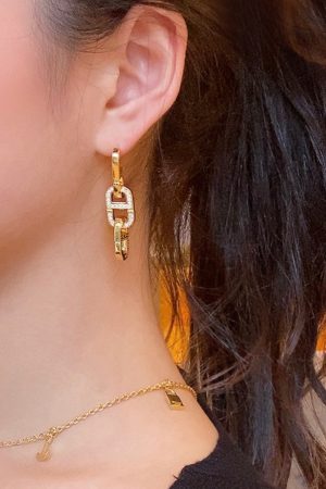 High-End Geometric Oval Linked Black and White Enamel Drip Glaze Diamond-Inlaid Gold-Plated Earrings for Elegant Style