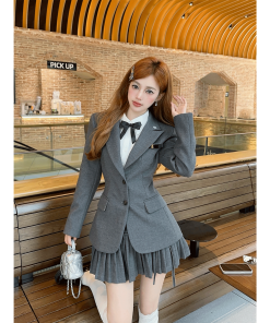 High-End Gray Suit Jacket and Pleated Skirt Set for Women - Chic Academic Style, Perfect for Commuting and Professional Wear