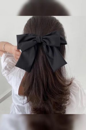 High-End Hepburn Style Bow Hair Clip - Korean Accessories in Premium Quality Fabric