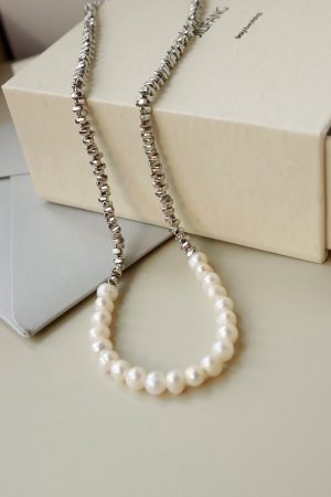 High-End Korean Fashion Natural Pearl Beaded Broken Silver Splicing Clavicle Necklace - Versatile European & American Style
