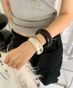 High-End Korean-Style Round Arc Wide Bracelet for Women, Vintage Stacking Bangle, Light Luxury Glossy Fashion Accessory