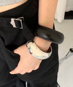High-End Korean-Style Round Arc Wide Bracelet for Women, Vintage Stacking Bangle, Light Luxury Glossy Fashion Accessory
