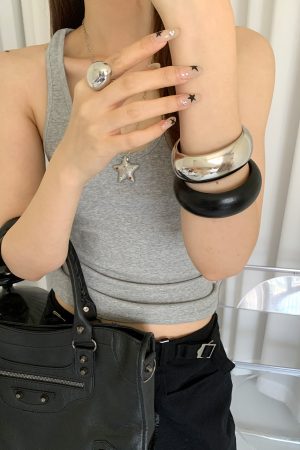 High-End Korean-Style Round Arc Wide Bracelet for Women, Vintage Stacking Bangle, Light Luxury Glossy Fashion Accessory