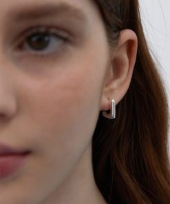 High-End Minimalist Retro Square Glossy Stud Earrings - Fashionable Mini Design for a Chic Look