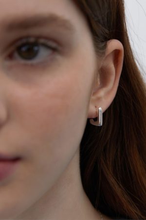 High-End Minimalist Retro Square Glossy Stud Earrings - Fashionable Mini Design for a Chic Look