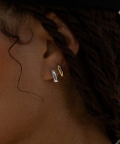 High-End Minimalist Retro Square Glossy Stud Earrings - Fashionable Mini Design for a Chic Look