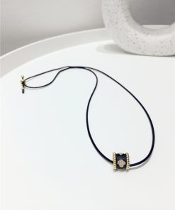 High-End Minimalist Three-Dimensional Heart-Shaped Flower Necklace - Adjustable Clavicle Chain for Sweater - Elegant Accessory