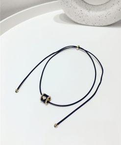 High-End Minimalist Three-Dimensional Heart-Shaped Flower Necklace - Adjustable Clavicle Chain for Sweater - Elegant Accessory