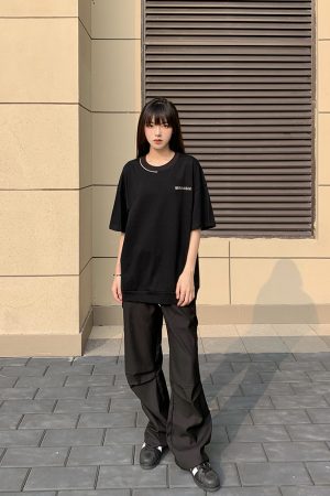 High-End Minimalist Unisex Short-Sleeve T-Shirt - Trendy Clean Fit Top for Casual Style